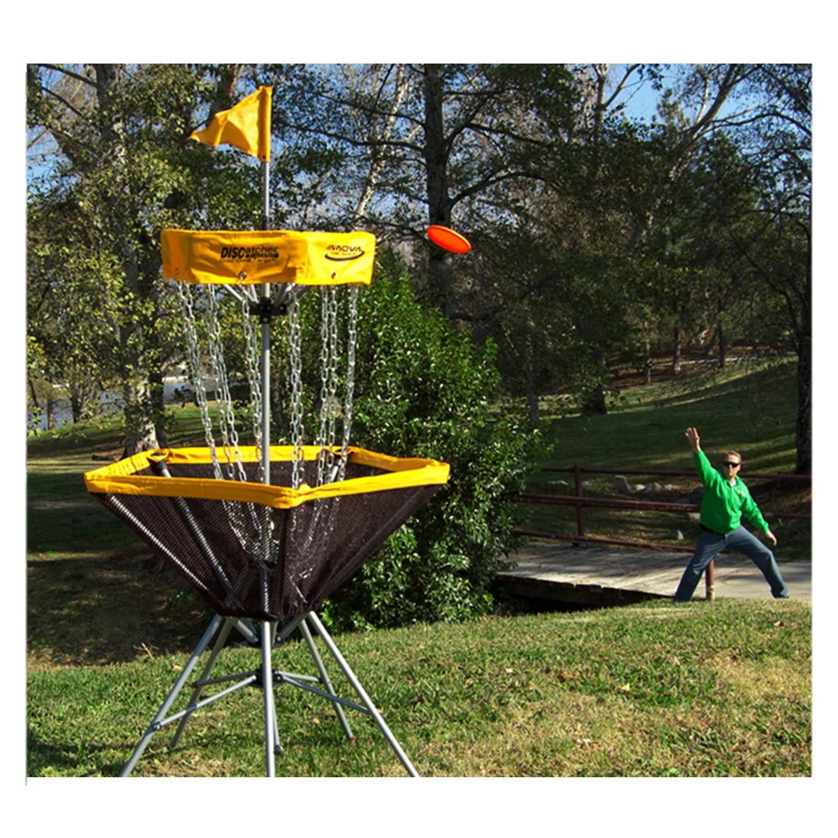 Traveler disc golf basket