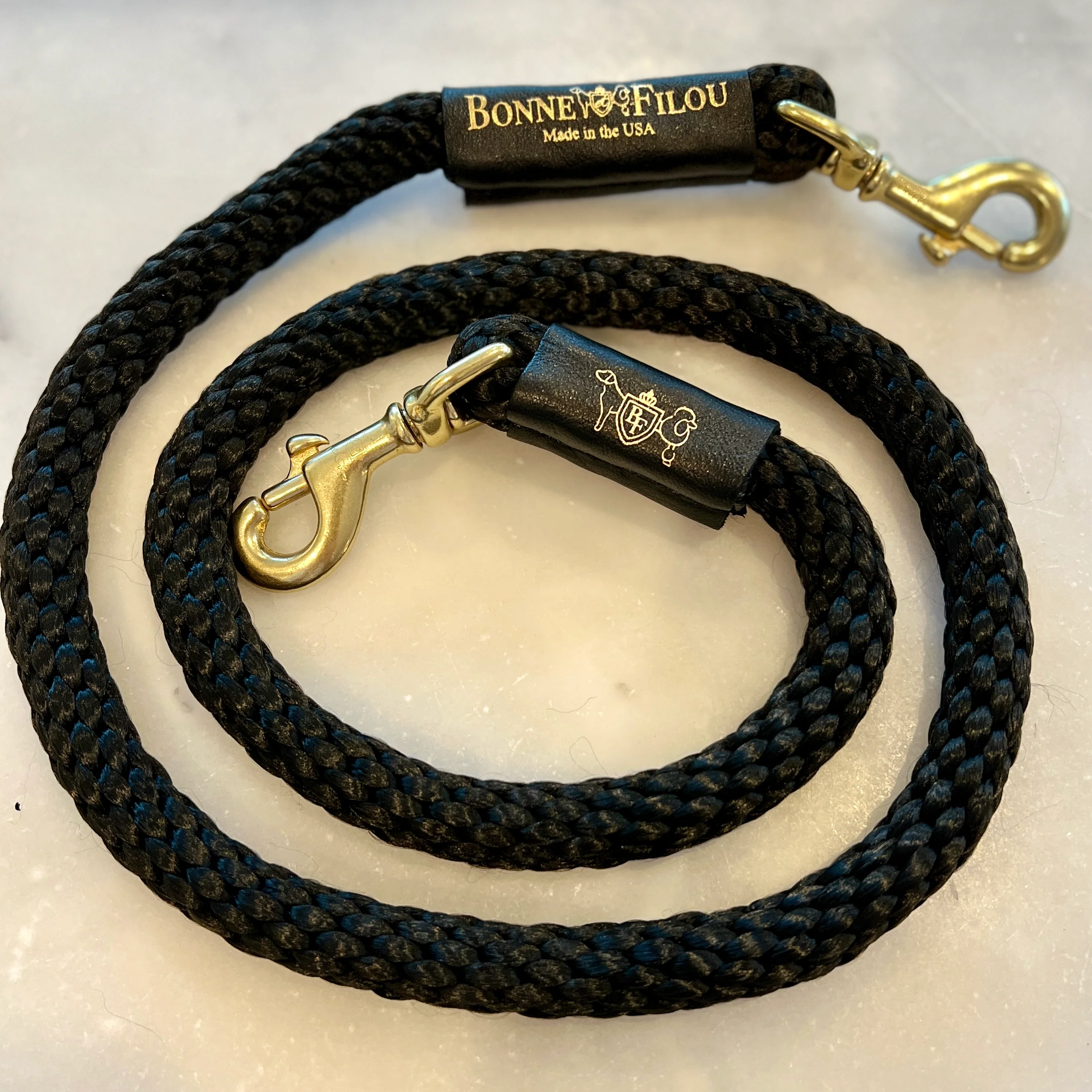 Bonne et Filou Laisse pour chien en corde noire avec manchon en cuir noir — Jouets pour chiens