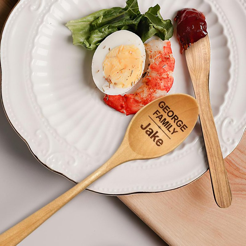 Cuillère en bois gravée avec nom de famille personnalisé — Gadgets de cuisine