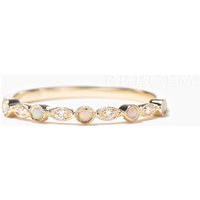 Bague de mariage en opale et diamant taille ronde en or jaune — Bijoux de mariage