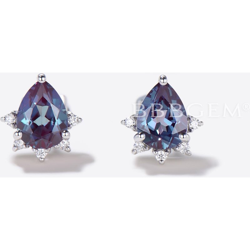 Boucles d'oreilles stud en alexandrite en forme de goutte par BBBGEM — Boucles D'oreilles