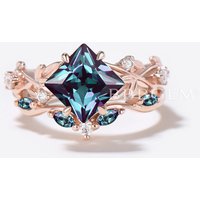 Princess Color-change Alexandrite Twisted ring Nature Inspired Bridal Set — Stackable Rings