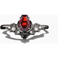 Bague en Grenat Naturel Thème Cercueil de Chauve-Souris pour Femmes