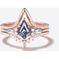 3pcs Kite Alexandrite Engagement Ring Curved Diamond Wedding Ring Set