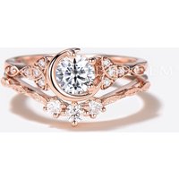 Bague de fiançailles en moissanite ronde Celestial Moon