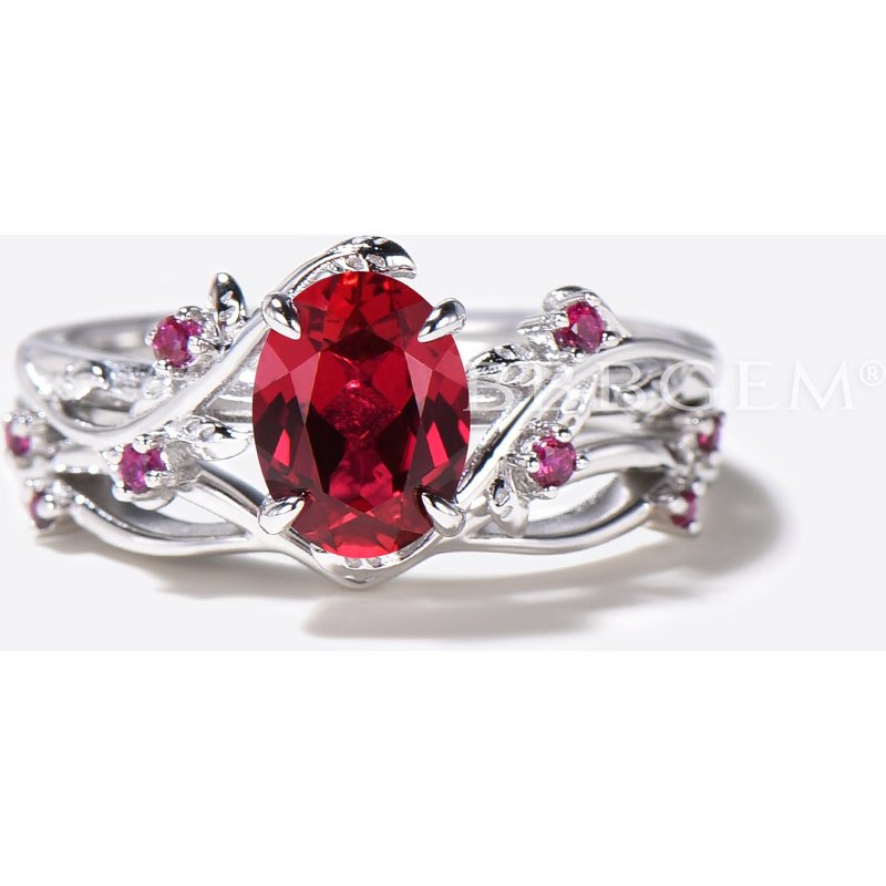 Bague de fiançailles en rubis ovale avec alliance inspirée de la nature — Bagues de fiançailles