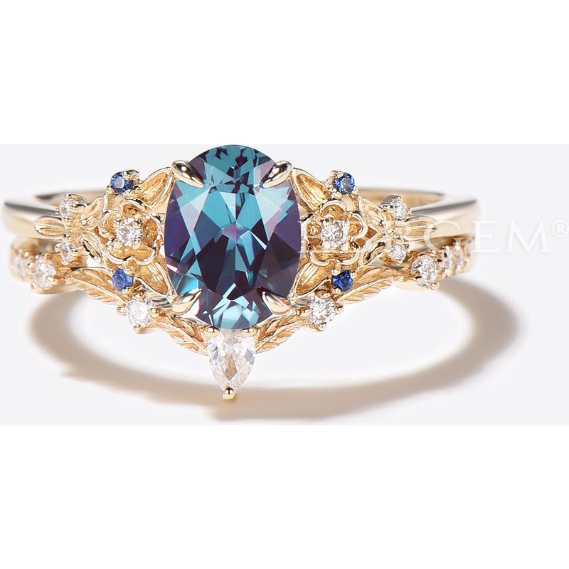 Bague de fiançailles en Alexandrite ovale avec design floral en diamant