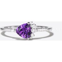 Bague de fiançailles en Améthyste taille Trilliant avec accents de Moissanite