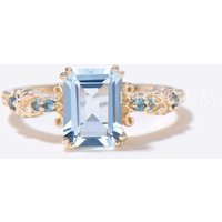 Bague de Fiançailles en Aigue-Marine Taille Émeraude avec Accents de Topaze Bleue