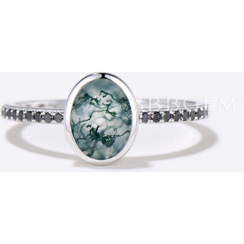 Bague de fiançailles en or blanc avec agate mousse taillée en ovale — Bagues de fiançailles