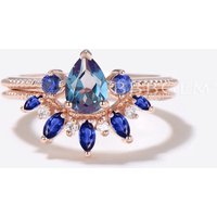 Bague de fiançailles en Alexandrite en forme de poire avec cluster de Saphirs Bleus