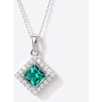 Collier Pendentif Émeraude Verte Princesse avec Halo de Diamants — Collier pendentif