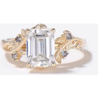 Bague de fiançailles en moissanite taille émeraude inspirée des feuilles