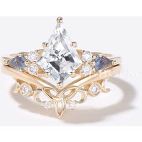 Bague de fiançailles celtique en moissanite à 7 pierres