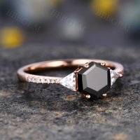 Bague de mariage en onyx noir hexagonal avec pierres moissanite