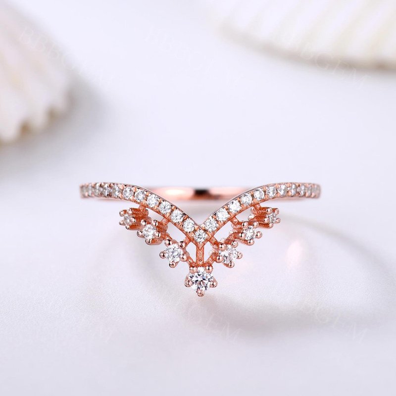 Bague de Mariage Moissanite Courbée en Or Rose — Bijoux de mariage