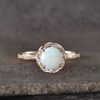 Bague de Fiançailles en Opale Blanche avec Halo de Diamants