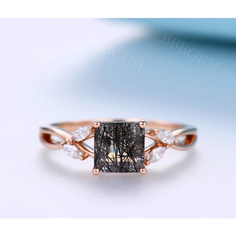 Bague de fiançailles en quartz rutilé noir et diamant en or rose — Bagues de fiançailles