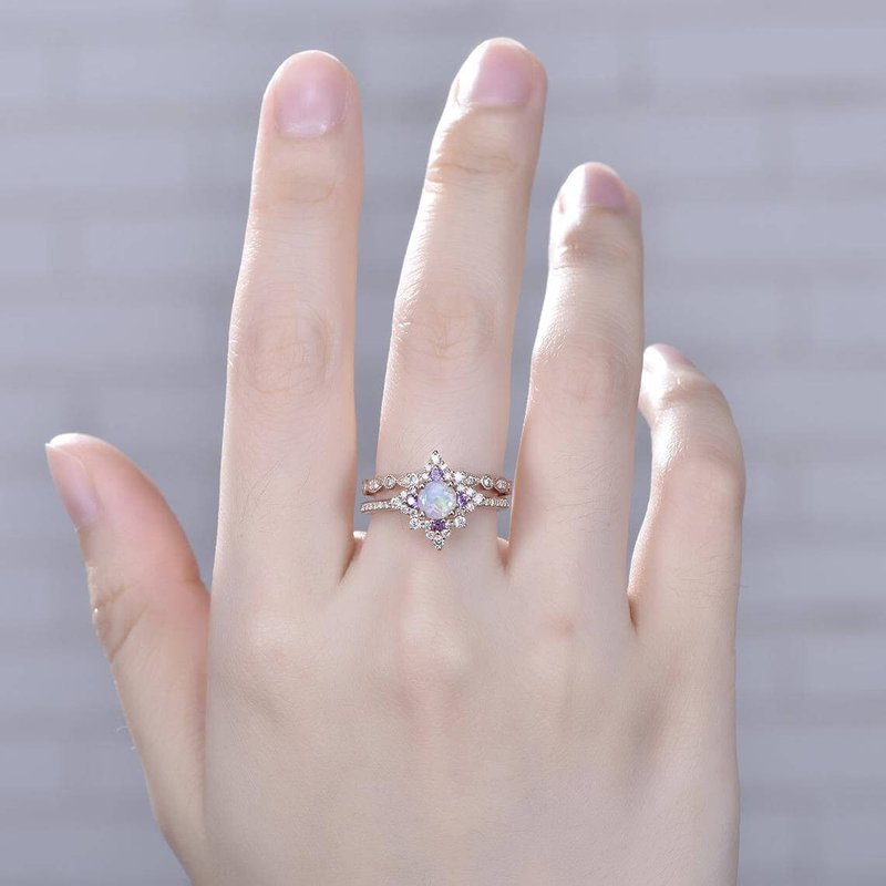 Ensemble de Bagues de Fiançailles en Opale avec Améthyste et Diamant — Bagues de fiançailles