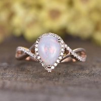 Bague de fiançailles en opale poire par BBBGEM