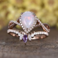 Ensemble de Bagues de Mariage en Opale Poire avec Améthystes et Diamants — Bijoux de mariage