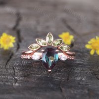 Ensemble de Bagues de Fiançailles en Alexandrite avec Bague Accordée en Péridot