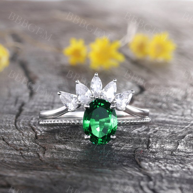 Ensemble de fiançailles en émeraude avec bande empilable en diamant — Anneaux empilables