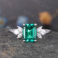 Bague Émeraude Taille Émeraude en Or Blanc 14k avec Accents de Diamant