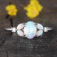 Bague de fiançailles en opale florale en or blanc pour femmes
