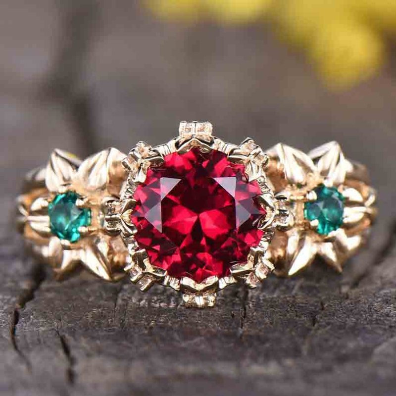 Bague de fiançailles en rubis et émeraudes par BBBGEM — Bagues de fiançailles