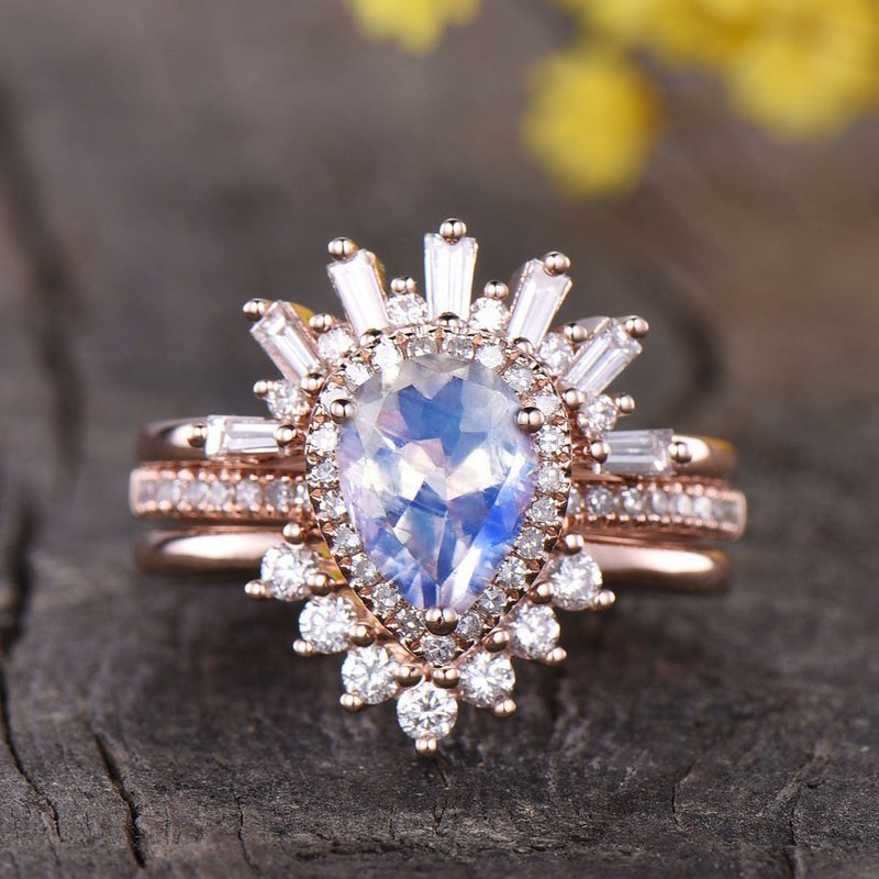 Bague de fiançailles vintage en pierre de lune en forme de poire — Bagues de fiançailles