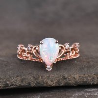 Bague de fiançailles en opale en forme de poire avec diamants en or rose