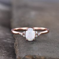 Bague de fiançailles en opale ovale 14k/18k