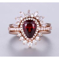 Ensemble de fiançailles vintage 3pcs en grenat poire 1,2 carat