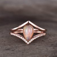 Bague de fiançailles en opale rose naturelle avec bande en or