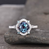 Bague de fiançailles Cordelia en Alexandrite et Diamant avec Milgrain