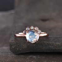 Bague de fiançailles en pierre de lune arc-en-ciel florale avec cinq pierres