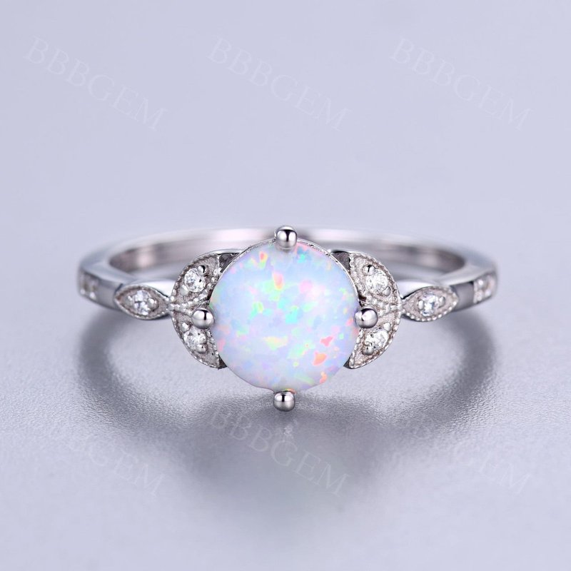 Bague de fiançailles florale vintage en opale et or blanc avec diamants — Bagues de fiançailles