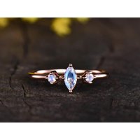 Bague de fiançailles en pierre de lune marquise en or rose