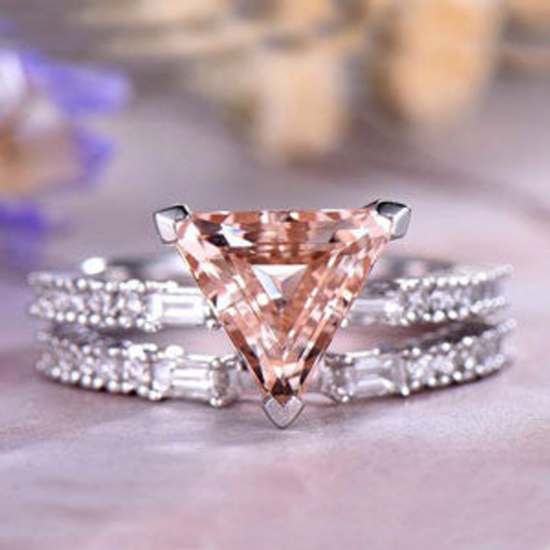 Ensemble de Bagues en Morganite Taille Trillion de 9mm en Or Rose 14k — Anneaux empilables