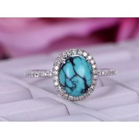 Bague en Or Blanc avec Halo de Diamants et Turquoise Ovale