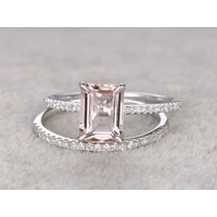 Bague de fiançailles en morganite taille émeraude avec accents en or blanc