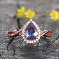 Bague de fiançailles en Alexandrite en forme de poire avec halo de diamants