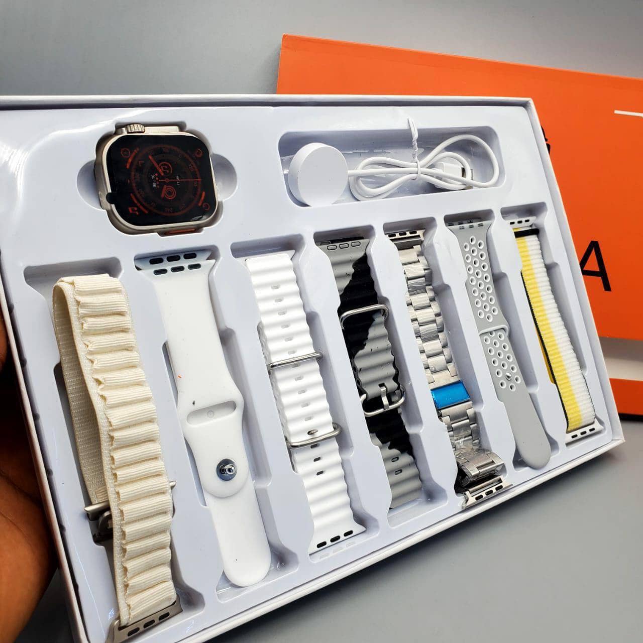 Montre Intelligente 7-en-1 avec Bracelets et Charge Sans Fil