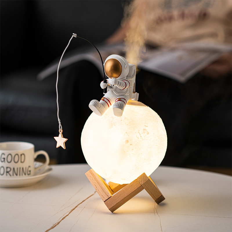 Astronaut Figurine Night Light Humidifier - Resin Space Man Decor — Humidifier