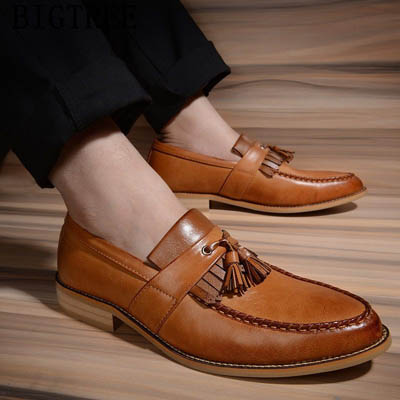 Chaussures de ville pour hommes à bout pointu — Chaussures décontractées pour hommes
