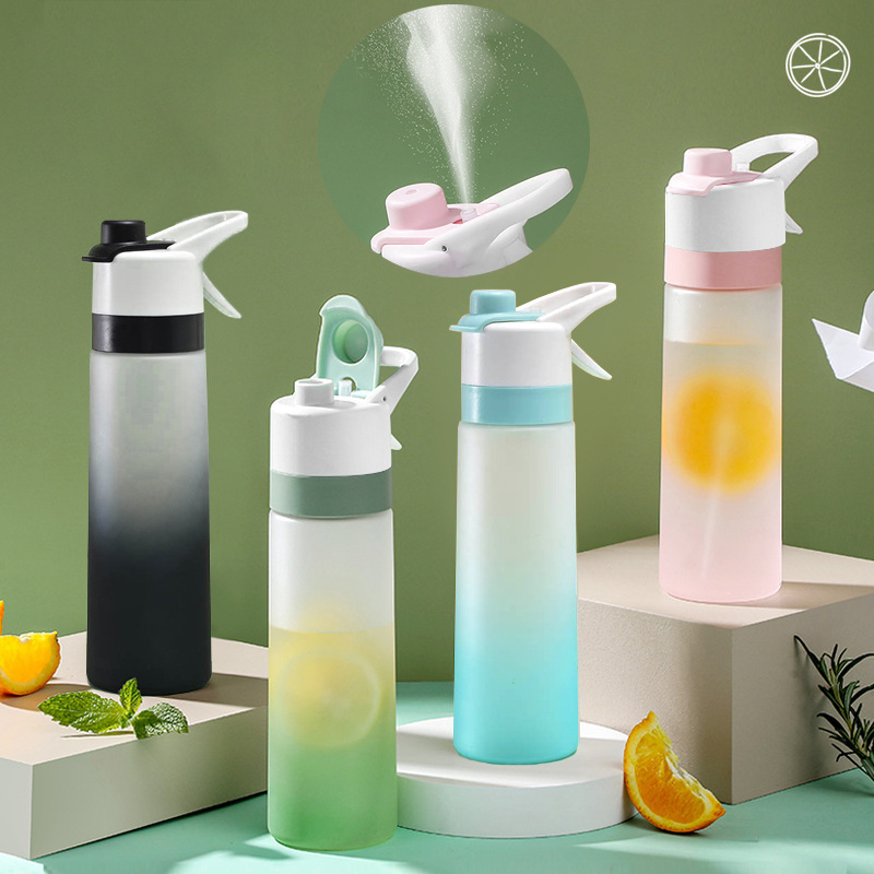 Bouteille d'Hydratation Premium avec Spray pour Sports et Activités Extérieures — Sports de bouteille d'eau