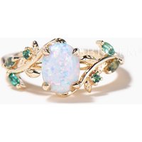 Ensemble de Bague de Fiançailles en Opale Blanche Taillée en Oval Inspiré de la Nature