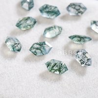 Gemme Loose en Agate Mousse Verte Hexagonale Longue — Pierres précieuses en vrac