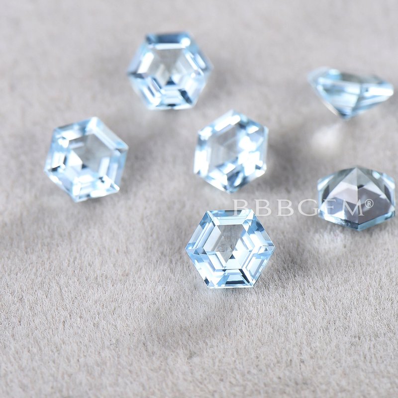 Pierre précieuse d'aquamarine naturelle taillée en hexagone 6x6mm — Pierres précieuses en vrac